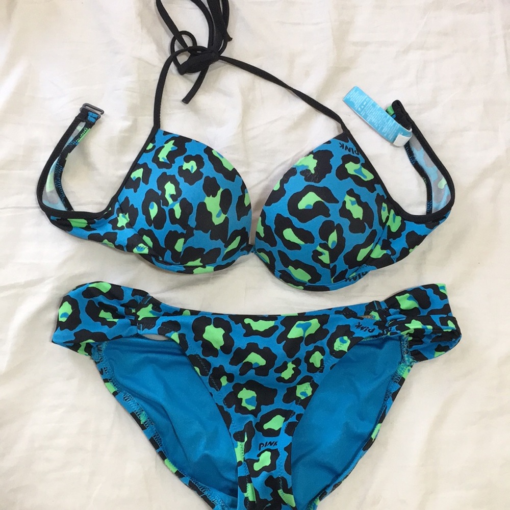 VS Pink swim set